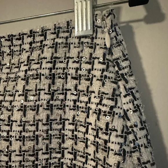LOFT black/white sequined skirt. Size 6 Petite. NWT. - Picture 3 of 4